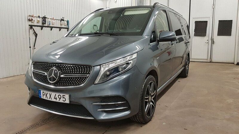 Grå Begagnad 2017 Mercedes V250 Avantgarde Minibuss | 495 000 kr (Dyr) - Bild 1/4