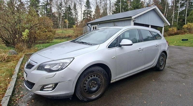 Grå Begagnad 2011 Opel Astra Kombi | 33 000 kr (Superpris) - Bild 1/3