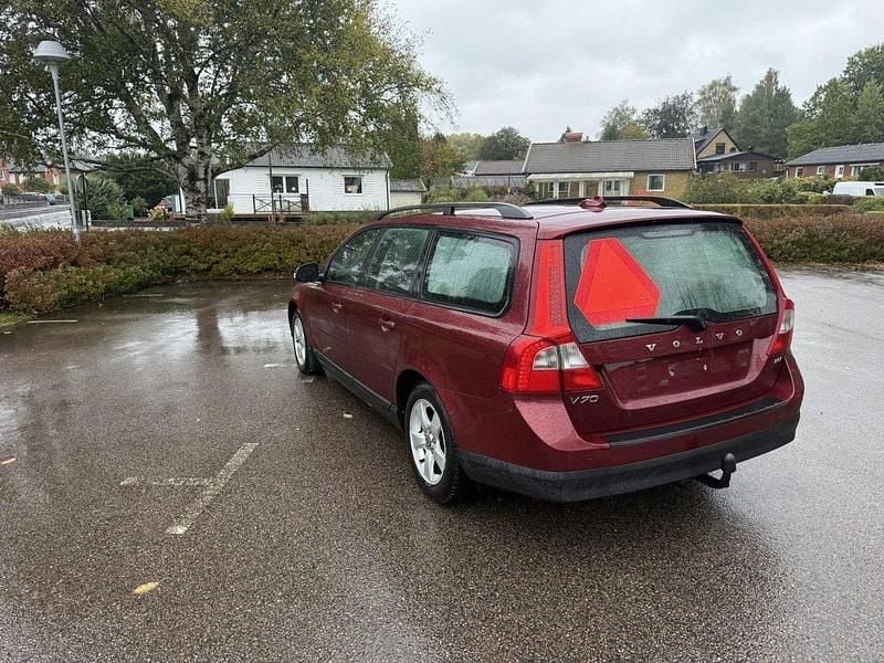 Röd Begagnad 2009 Volvo V70 Kinetic Kombi | 41 999 kr (Superpris) - Bild 1/4