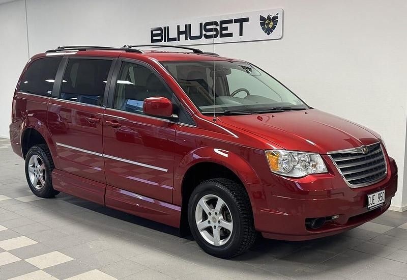Röd Begagnad 2010 Chrysler Town & Country Van | 119 900 kr (Lite dyr) - Bild 1/4