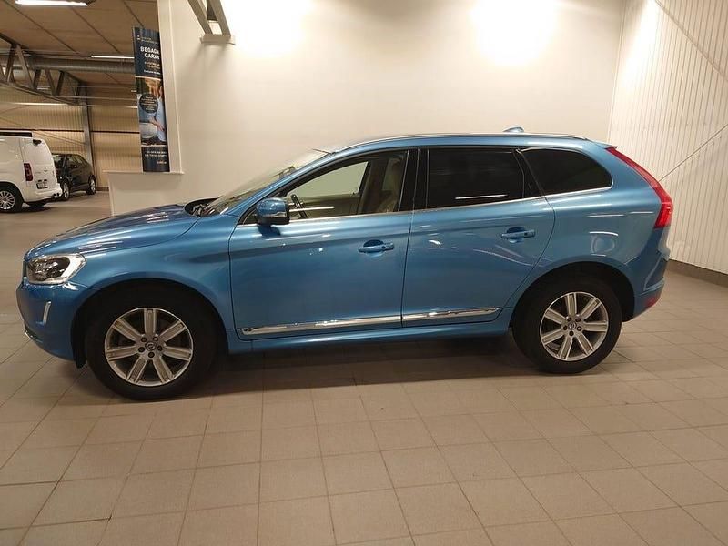 Begagnad Volvo XC60 Summum 190 HK (139 kW) 2015 Blå (blåmetallic) SUV
