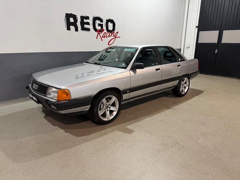 Begagnad Audi 100 165 HK (121 kW) 1990 Ljusgrå Sedan