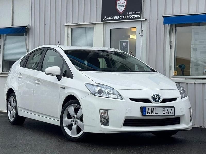 Begagnad Toyota Prius 136 HK (100 kW) 2011 Vit Halvkombi