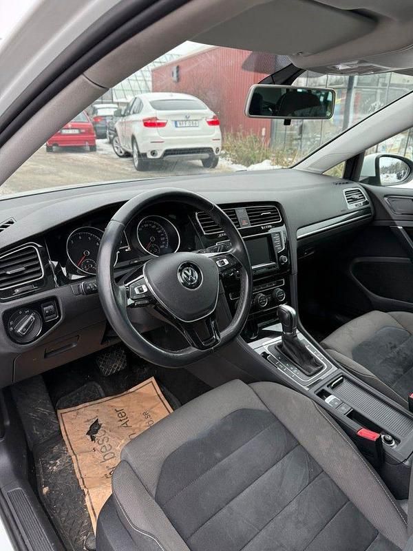 Begagnad VW Golf VII Highline 140 HK (102 kW) 2014 Vit Halvkombi