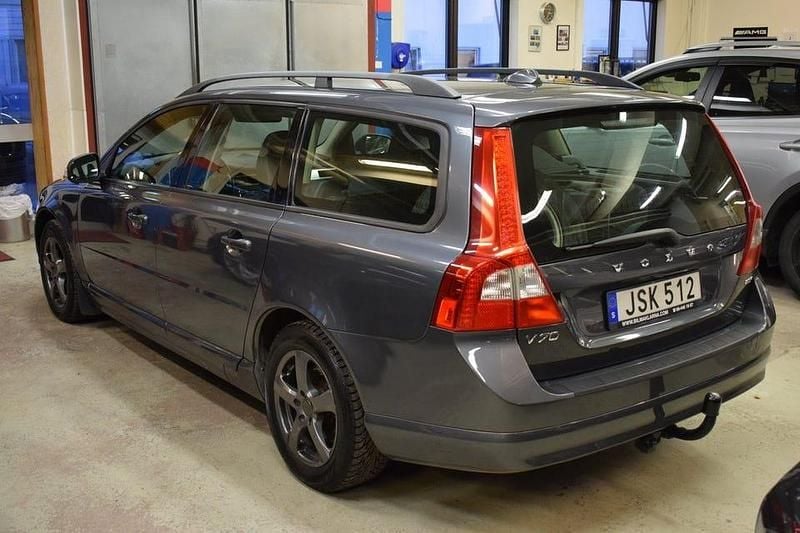 Begagnad Volvo V70 Momentum 146 HK (107 kW) 2009 Grå Kombi