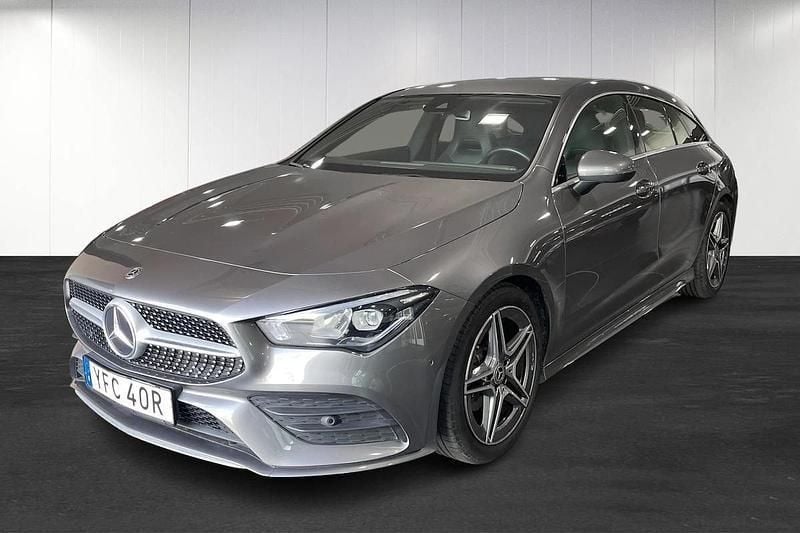 Mörkgrå (grey) Begagnad 2020 Mercedes CLA180 Sedan | 289 500 kr (Bra pris) - Bild 1/4