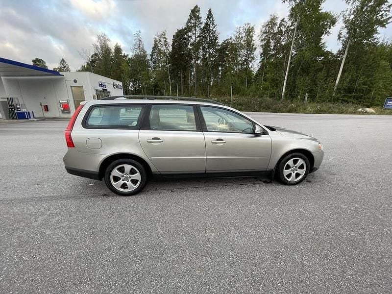 Begagnad Volvo V70 Kinetic 146 HK (107 kW) 2008 Kombi