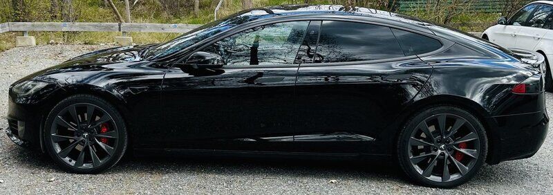 Svart Begagnad 2020 Tesla Model S Performance Sedan | 649 000 kr - Bild 1/4