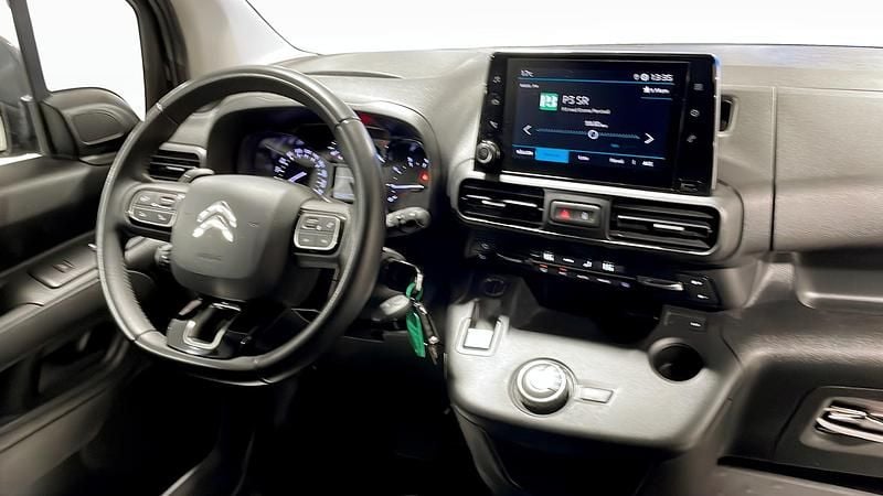 Begagnad Citroën Berlingo 131 HK (96 kW) 2023 Svart Minibuss