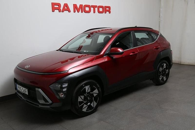 Röd Begagnad 2024 Hyundai Kona Essential SUV | 289 900 kr (Marknadspris) - Bild 1/3