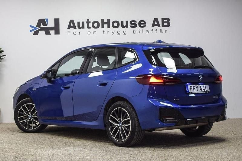 Begagnad BMW 225 Active Tourer M Sport 245 HK (180 kW) 2023 Blå Minibuss