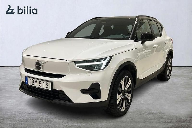 Vit Begagnad 2022 Volvo XC40 Core SUV | 339 900 kr (Superpris) - Bild 1/3