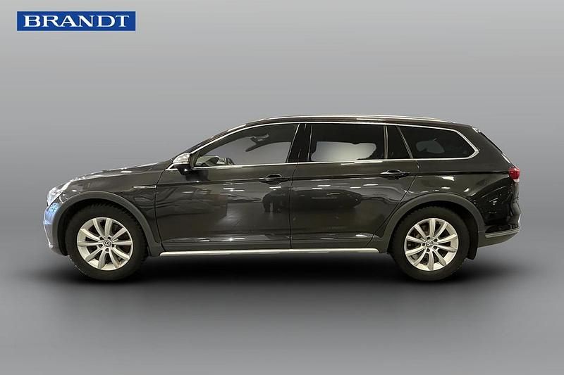 Grå Begagnad 2018 VW Passat Alltrack Kombi | 259 900 kr (Lite dyr) - Bild 1/4