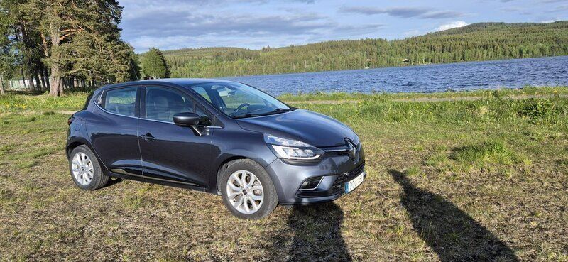 Grå Begagnad 2019 Renault Clio IV Intens Halvkombi | 114 000 kr (Marknadspris) - Bild 1/4