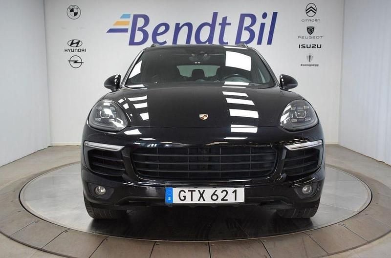 Begagnad Porsche Cayenne S E-Hybrid Platinum Edition 416 HK (305 kW) 2018 Svart SUV