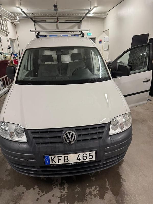 Begagnad VW Caddy 105 HK (77 kW) 2010 Vit Minibuss