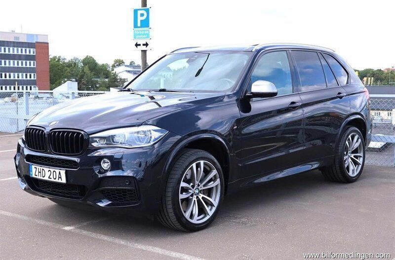 Blå samma som bilen Begagnad 2017 BMW X5 M Sport SUV | 389 000 kr (Marknadspris) - Bild 1/4