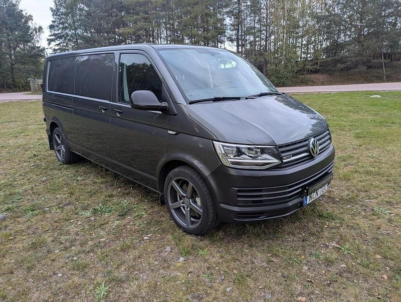 Grå Begagnad 2016 VW T6 Van | 140 000 kr (Superpris) - Bild 1/4