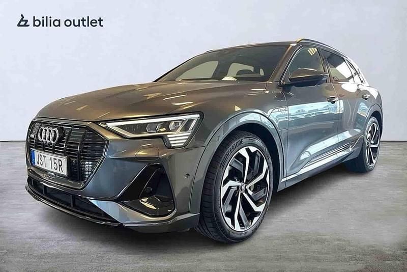 Grå Begagnad 2023 Audi e-tron SUV | 499 900 kr (Dyr) - Bild 1/1
