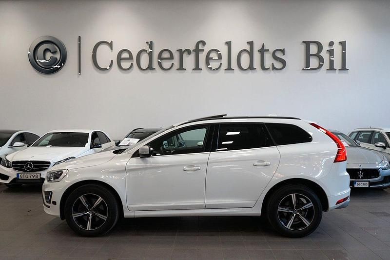 Vit Begagnad 2017 Volvo XC60 R-Design SUV | 249 800 kr (Marknadspris) - Bild 1/4