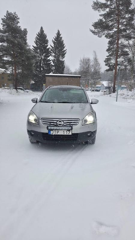 Begagnad Nissan Qashqai +2 150 HK (110 kW) 2008 SUV