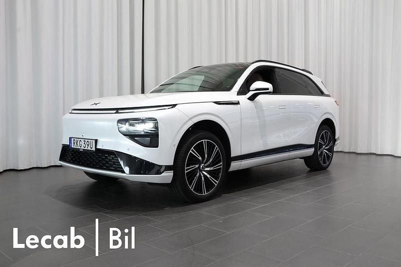 Vit Begagnad 2024 XPENG G9 SUV | 739 500 kr (Marknadspris) - Bild 1/4