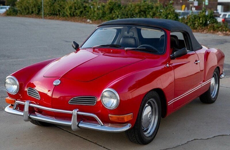 Vinröd Begagnad 1971 VW Karmann Ghia Karmann Cab | 325 000 kr - Bild 1/1