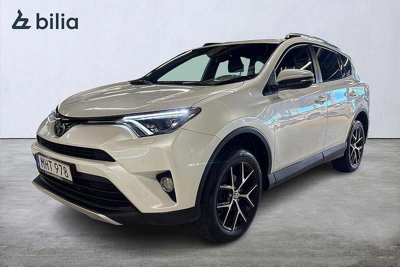 Vit Begagnad 2015 Toyota RAV4 Active SUV | 219 900 kr (Marknadspris) - Bild 1/3