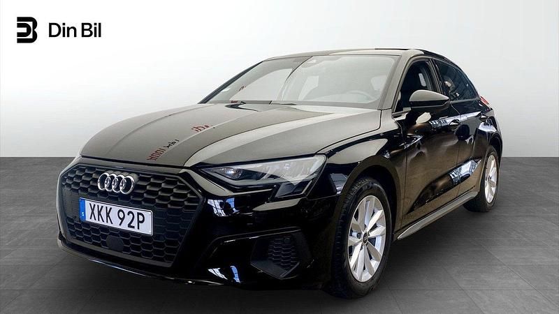 Svart Begagnad 2022 Audi A3 Sportback Proline Halvkombi | 234 000 kr (Marknadspris) - Bild 1/4