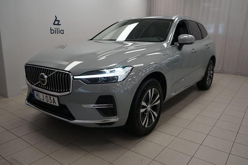 Grå Begagnad 2024 Volvo XC60 Core SUV | 539 900 kr (Marknadspris) - Bild 1/3