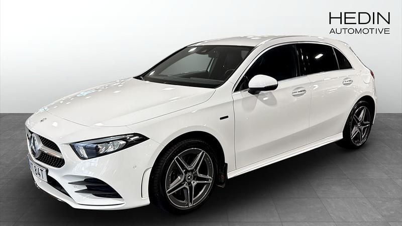 Svart Begagnad 2020 Mercedes A250 AMG Halvkombi | 244 900 kr (Marknadspris) - Bild 1/4