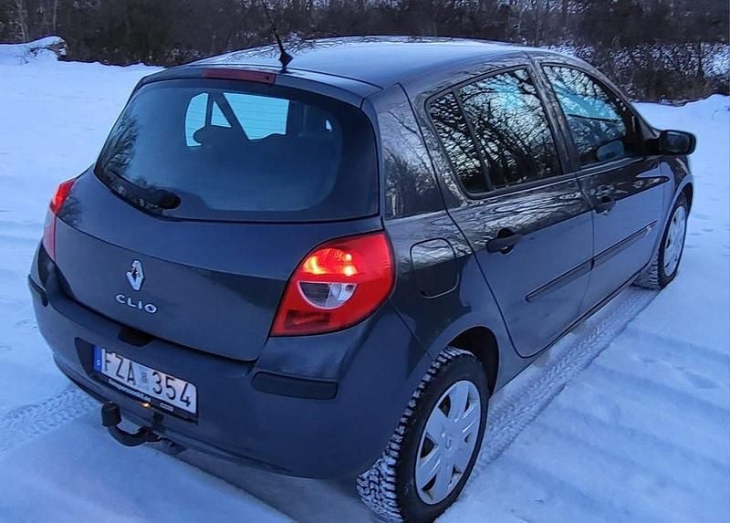 Begagnad Renault Clio R.S. 75 HK (55 kW) 2008 Mörkgrå metallic Halvkombi