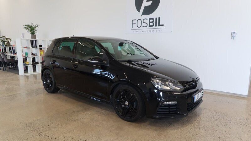 Svart Begagnad 2011 VW Golf VI R Halvkombi | 159 900 kr - Bild 1/3