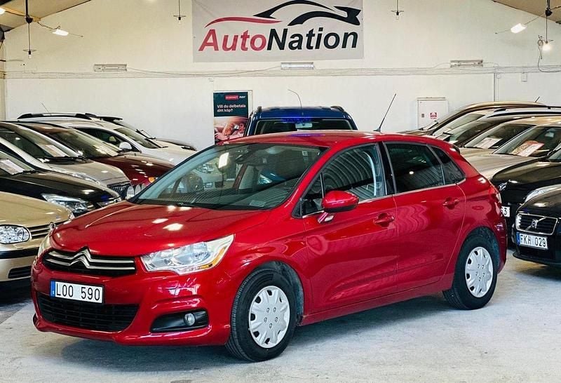 Röd Begagnad 2011 Citroën C4 Halvkombi | 64 900 kr (Marknadspris) - Bild 1/4