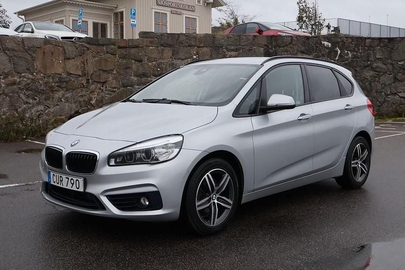 Silver Begagnad 2014 BMW 218 Active Tourer Sport Line Minibuss | 114 500 kr (Marknadspris) - Bild 1/4