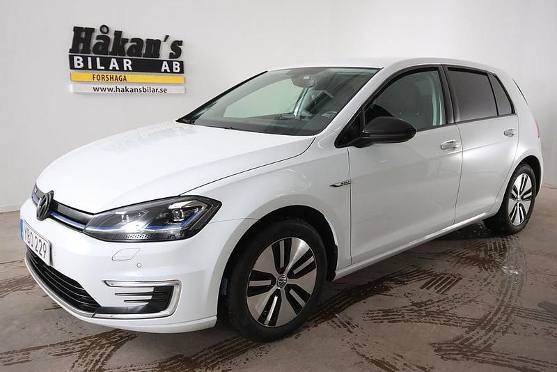 Vit Begagnad 2020 VW e-Golf Halvkombi | 169 500 kr (Marknadspris) - Bild 1/4