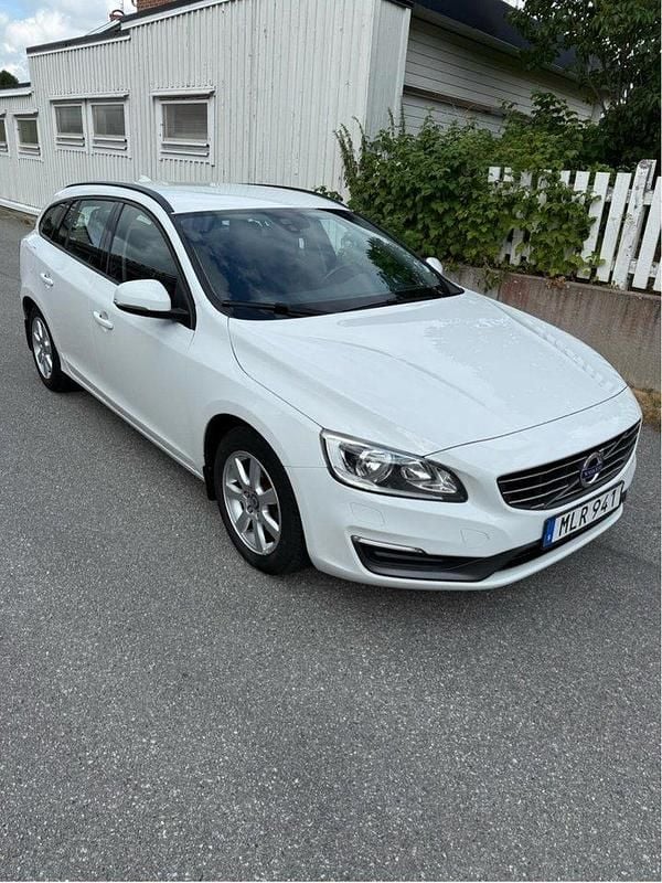 Vit Begagnad 2014 Volvo V60 Kombi | 94 800 kr (Bra pris) - Bild 1/4