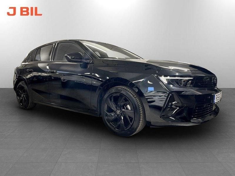 Svart Begagnad 2024 Opel Astra Halvkombi | 229 900 kr (Superpris) - Bild 1/4