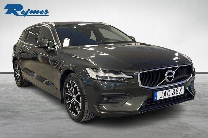Begagnad Volvo V60 Momentum 197 HK (144 kW) 2020 Mörkgrå Kombi