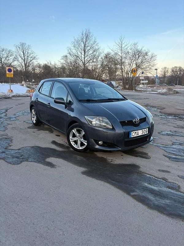 Begagnad Toyota Auris 177 HK (130 kW) 2007 Halvkombi