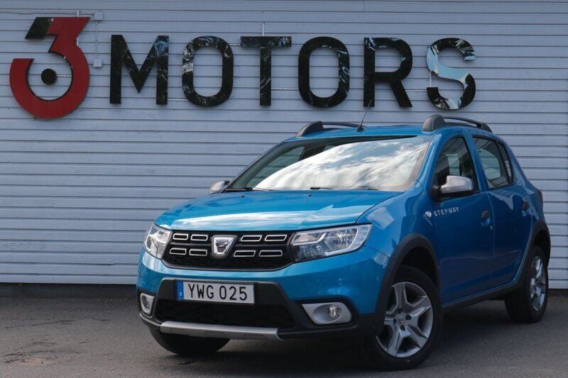 Ljusblå Begagnad 2018 Dacia Sandero Stepway Halvkombi | 92 900 kr (Marknadspris) - Bild 1/4