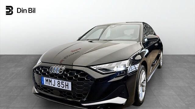 Mytsvart metallic Begagnad 2024 Audi A3 Advanced Plus Sedan | 309 000 kr (Lite dyr) - Bild 1/4