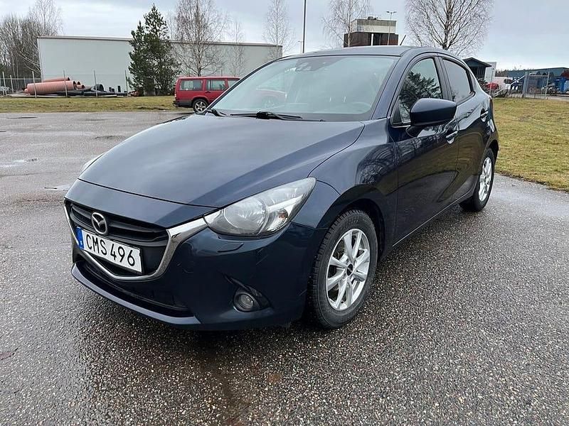 Blå Begagnad 2015 Mazda 2 Halvkombi | 70 000 kr (Marknadspris) - Bild 1/4