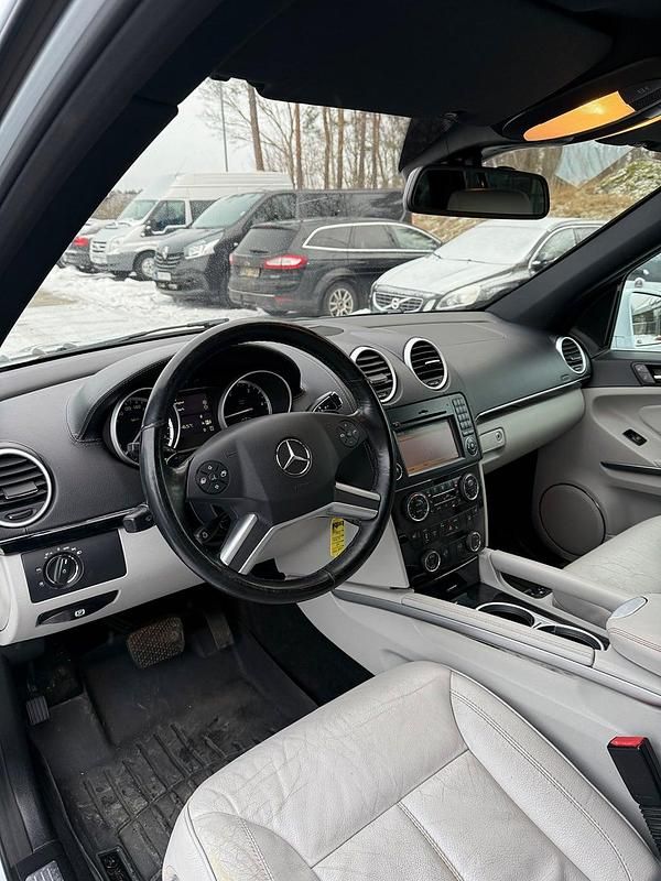 Begagnad Mercedes GL350 265 HK (194 kW) 2011 Silver SUV