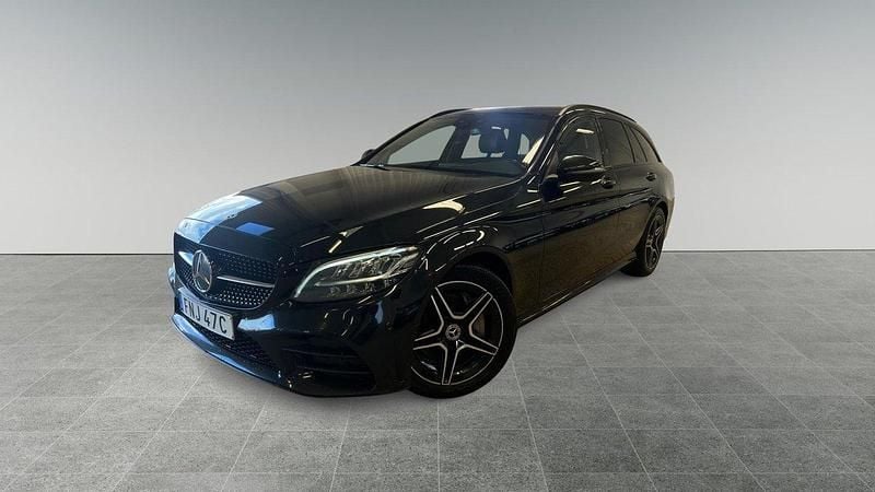 Svart Begagnad 2021 Mercedes C300e AMG line Kombi | 249 900 kr (Marknadspris) - Bild 1/4