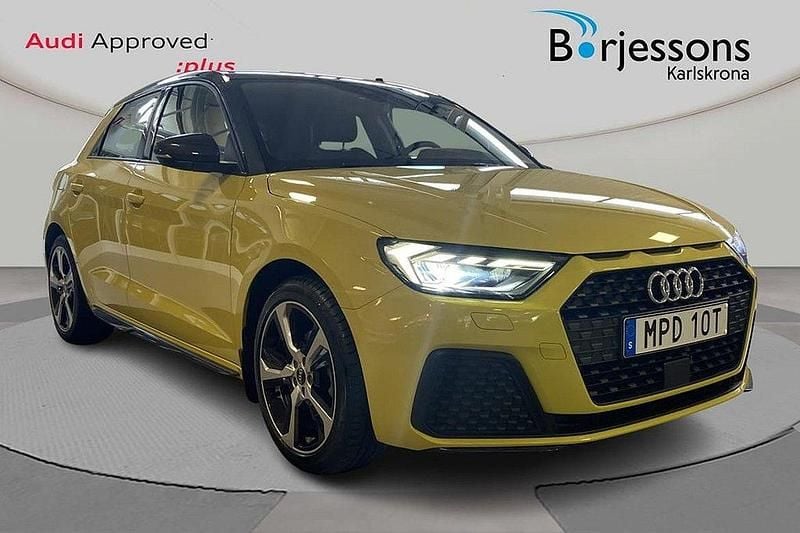 Pythongul metallic Begagnad 2022 Audi A1 Sportback Proline Halvkombi | 239 000 kr (Marknadspris) - Bild 1/4