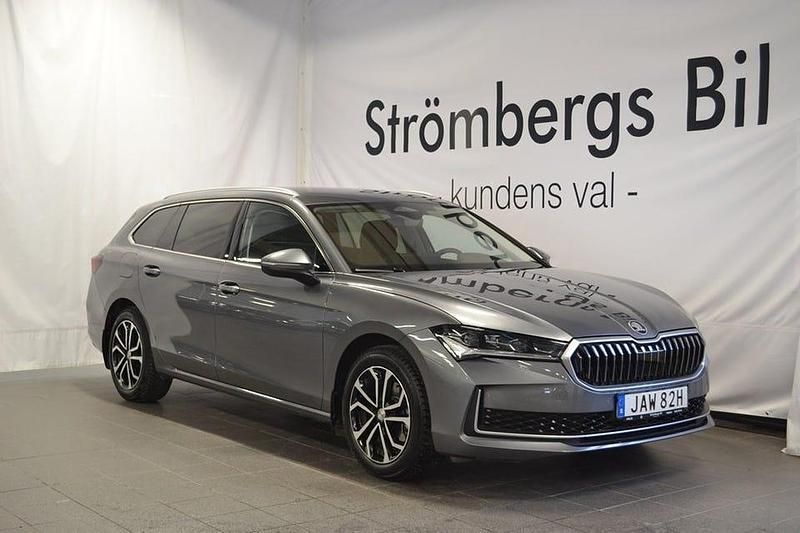 Grå Begagnad 2024 Skoda Superb Kombi | 419 000 kr (Dyr) - Bild 1/4