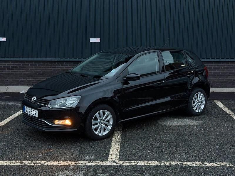Begagnad VW Polo 90 HK (66 kW) 2016 Svart Halvkombi