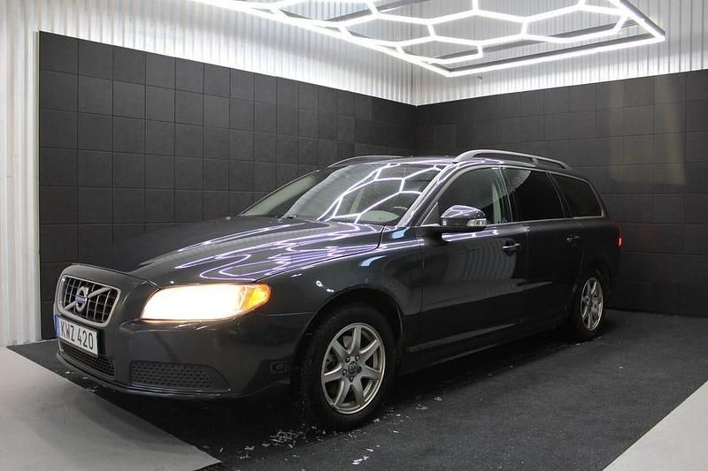 Grå Begagnad 2011 Volvo V70 Kinetic Kombi | 54 000 kr (Superpris) - Bild 1/4