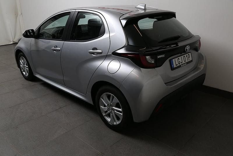 Begagnad Toyota Yaris 2023 Silver Halvkombi